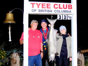 karen-hutton-new-member-33-5-lb-tyee-on-a-plug-rowed-by-pete-wipper-sep-7-2016-810-pm